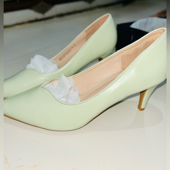 Women mint color solid pumps (heels) - SIZE- UK-7, EUR-40 - Picture 4 of 13